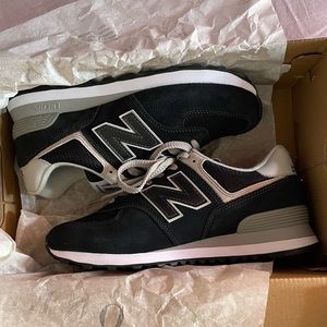 *New in box* New Balance 574